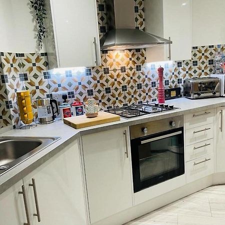 Appartamento Bagshot Pennyhill Camberley Ascot Luxury 2 Beds 1 Bath Sleeps 4 Pets Ok Permit Parking Esterno foto