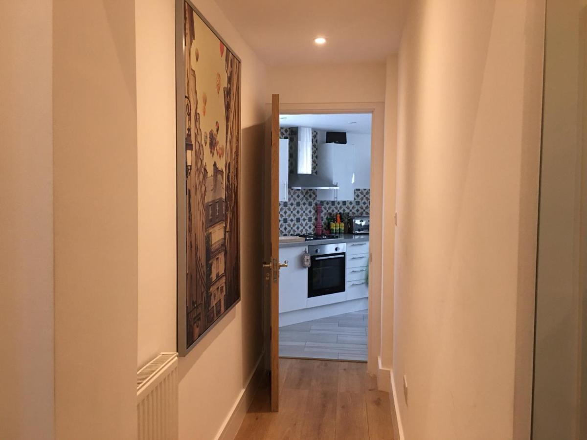 Appartamento Bagshot Pennyhill Camberley Ascot Luxury 2 Beds 1 Bath Sleeps 4 Pets Ok Permit Parking Esterno foto
