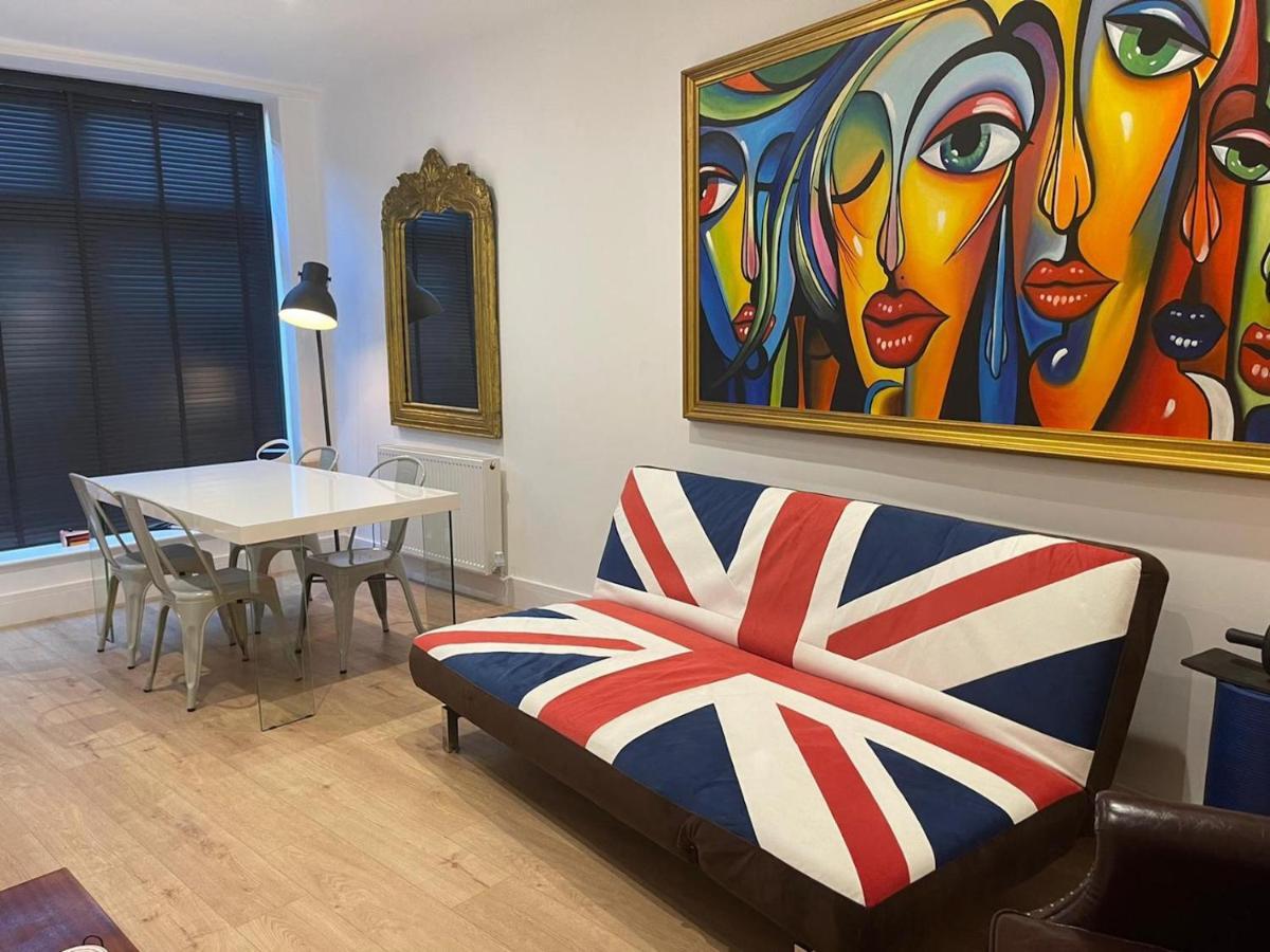 Appartamento Bagshot Pennyhill Camberley Ascot Luxury 2 Beds 1 Bath Sleeps 4 Pets Ok Permit Parking Esterno foto